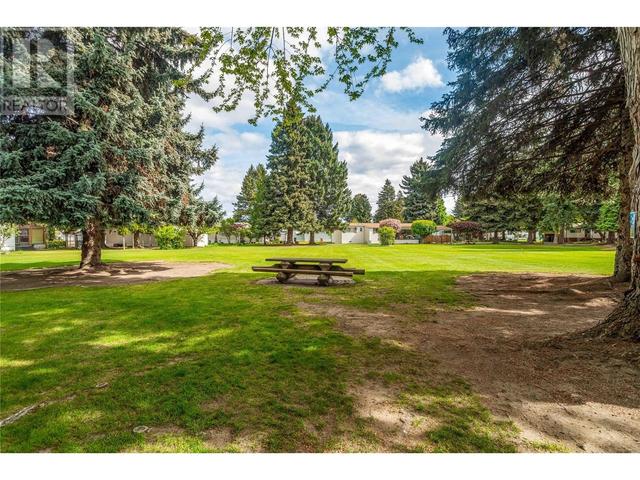 98 - 3535 Casorso Rd, House other with 2 bedrooms, 1 bathrooms and 2 parking in Kelowna BC | Image 31