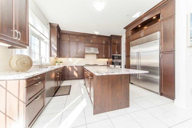 28 Astrantia Way, House detached with 5 bedrooms, 5 bathrooms and 10 parking in Brampton ON | Image 6
