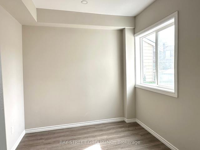 1184 King St E, House detached with 3 bedrooms, 2 bathrooms and 1 parking in Hamilton ON | Image 3