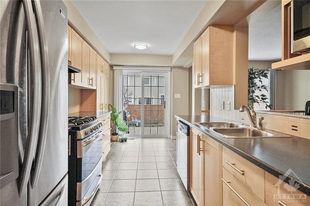 312 Quetico Private, Townhouse with 3 bedrooms, 3 bathrooms and 2 parking in Ottawa ON | Image 14