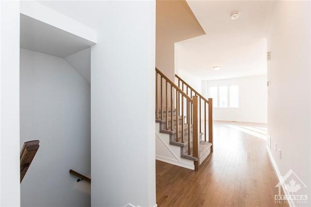 519 Tulip Tree Way, Townhouse with 3 bedrooms, 3 bathrooms and 3 parking in Ottawa ON | Image 5