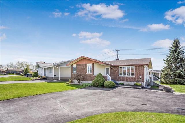 469 Ghislain St, House detached with 3 bedrooms, 2 bathrooms and 2 parking in Hawkesbury ON | Image 3