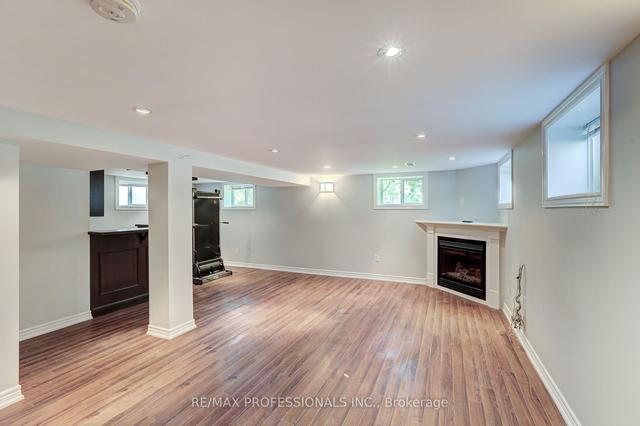 1 Winslow St, House detached with 3 bedrooms, 3 bathrooms and 3 parking in Toronto ON | Image 9