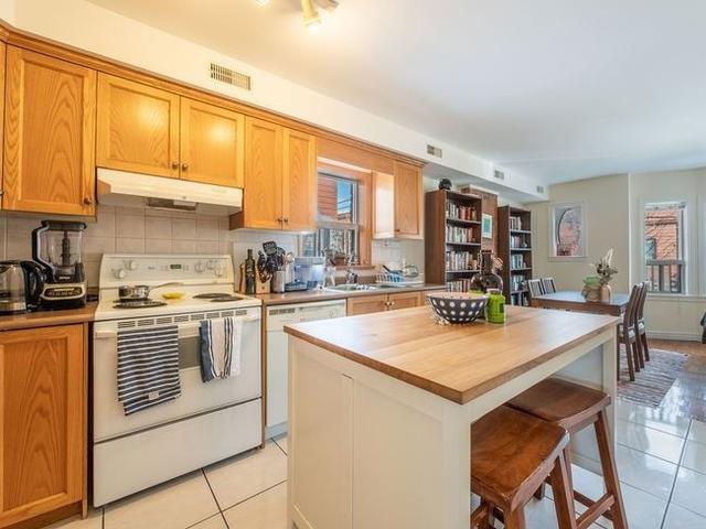 190 Ossington Ave, Home with 6 bedrooms, 3 bathrooms and 2 parking in Toronto ON | Image 13