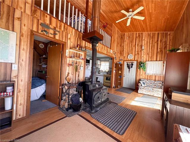 291 West Whalley Lake Rd, House detached with 2 bedrooms, 1 bathrooms and 6 parking in Magnetawan ON | Image 4