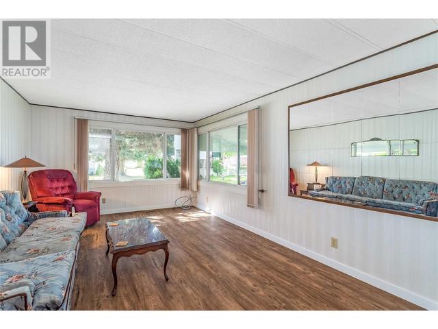 98 - 3535 Casorso Rd, House other with 2 bedrooms, 1 bathrooms and 2 parking in Kelowna BC | Image 3
