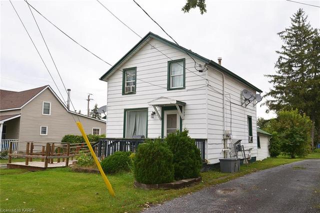 211 Camden Road, House detached with 3 bedrooms, 2 bathrooms and 6 parking in Greater Napanee ON | Image 2