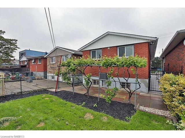 494 Barton St E, House detached with 3 bedrooms, 2 bathrooms and 2 parking in Hamilton ON | Image 5