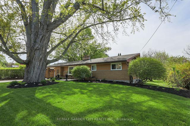 17 Baker Rd N, House detached with 3 bedrooms, 2 bathrooms and 5 parking in Grimsby ON | Image 32