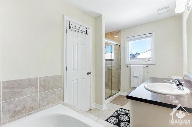 109 Calvington Ave, Townhouse with 3 bedrooms, 3 bathrooms and 3 parking in Ottawa ON | Image 15