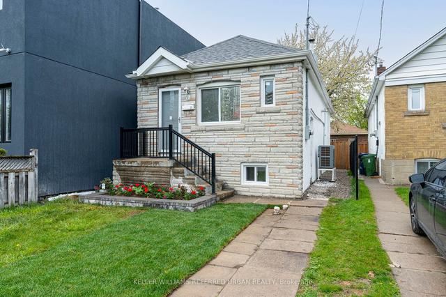 30 Buttonwood Ave, House detached with 2 bedrooms, 2 bathrooms and 1 parking in Toronto ON | Image 23