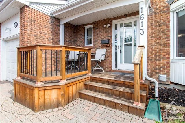 1613 Bottriell Way, House detached with 3 bedrooms, 2 bathrooms and 3 parking in Ottawa ON | Image 3