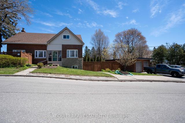 b - 3 Lakehurst Dr, House detached with 2 bedrooms, 1 bathrooms and 1 parking in Toronto ON | Image 1