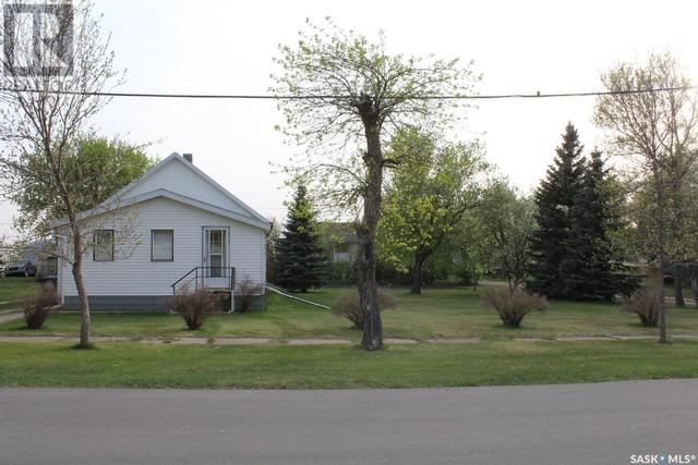 110 7th Ave, House detached with 2 bedrooms, 1 bathrooms and null parking in Alameda SK | Image 2