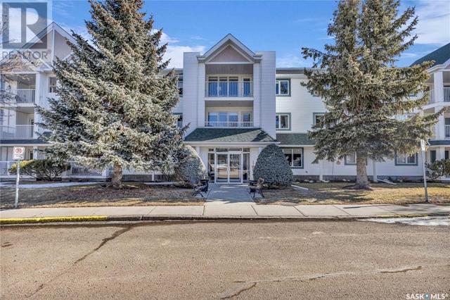 304 - 331 Macoun Dr, Condo with 2 bedrooms, 2 bathrooms and null parking in Swift Current SK | Image 1
