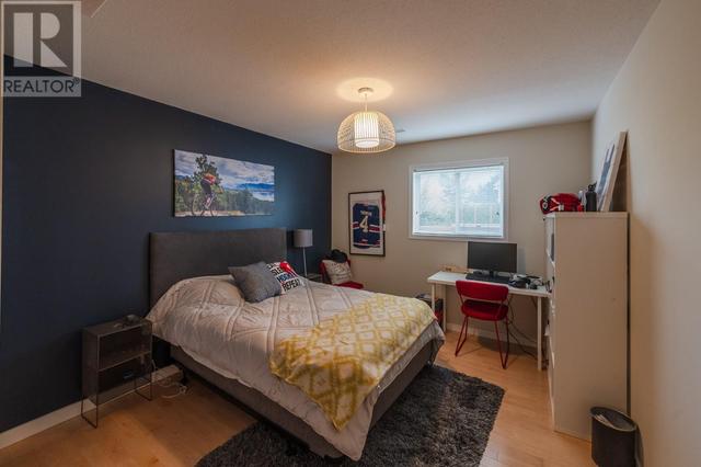 144 Vancouver Pl, House detached with 6 bedrooms, 4 bathrooms and 4 parking in Penticton BC | Image 37