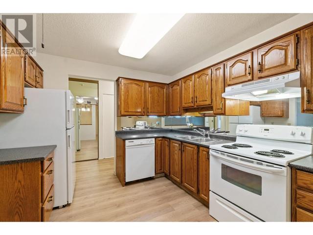 205 - 1610 Gordon Drive, Condo with 2 bedrooms, 2 bathrooms and 1 parking in Kelowna BC | Image 4