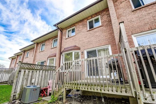 16 - 2004 Glenada Cres, Townhouse with 2 bedrooms, 3 bathrooms and 2 parking in Oakville ON | Image 14