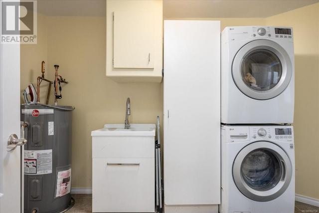 Laundry/utility room | Image 27