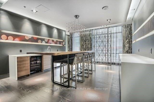 1903 - 30 Nelson St, Condo with 1 bedrooms, 1 bathrooms and 0 parking in Toronto ON | Image 2