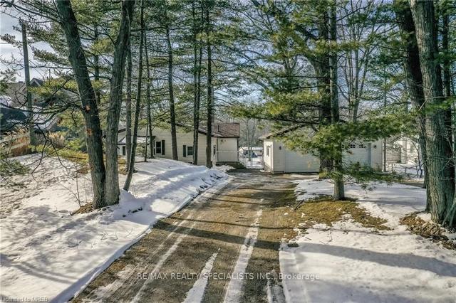 338 Oxbow Park Dr, House detached with 1 bedrooms, 2 bathrooms and 10 parking in Wasaga Beach ON | Image 33