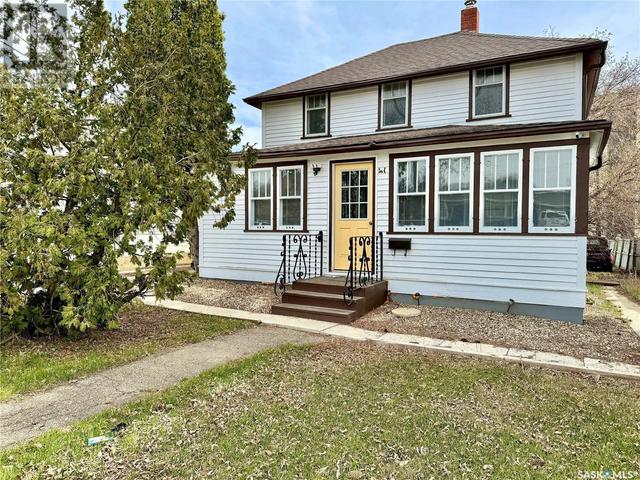 41 6th Ave N, House detached with 3 bedrooms, 1 bathrooms and null parking in Yorkton SK | Image 1