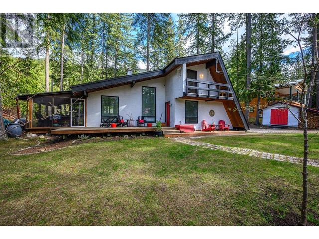 9039 Hummingbird Drive, House detached with 2 bedrooms, 2 bathrooms and 6 parking in Columbia Shuswap E BC | Image 41