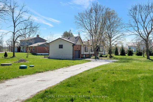 560 Westover Rd, House detached with 3 bedrooms, 2 bathrooms and 9 parking in Hamilton ON | Image 38