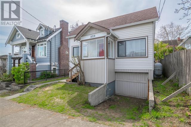 609 Prideaux St, House detached with 2 bedrooms, 1 bathrooms and 3 parking in Nanaimo BC | Image 2
