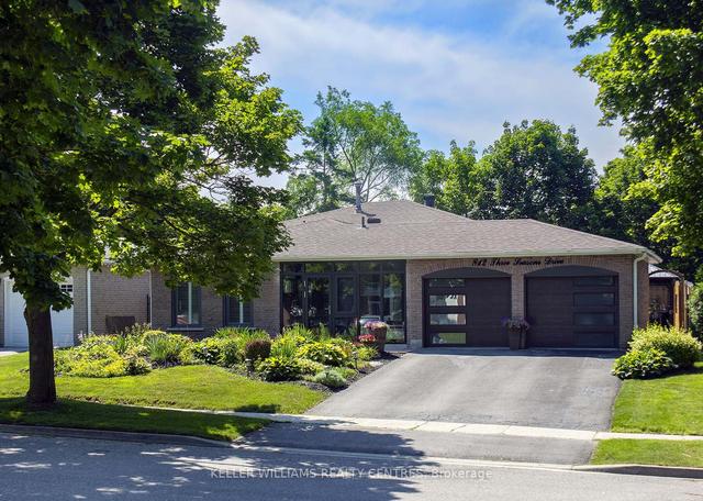 812 Three Seasons Dr, House detached with 3 bedrooms, 2 bathrooms and 6 parking in Newmarket ON | Image 1