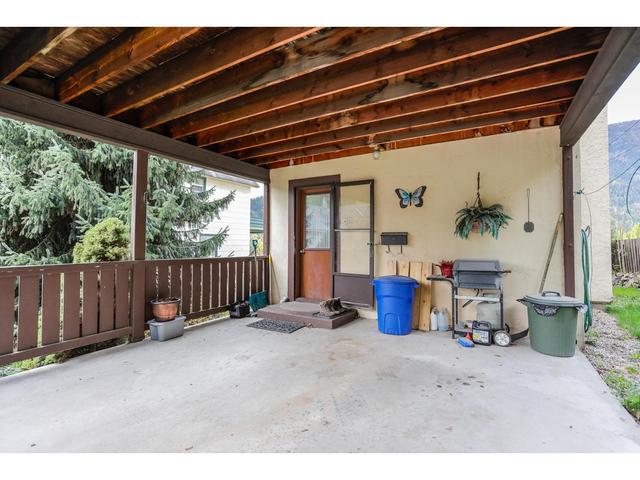 920 Edgewood Avenue, House detached with 4 bedrooms, 2 bathrooms and 5 parking in Nelson BC | Image 32