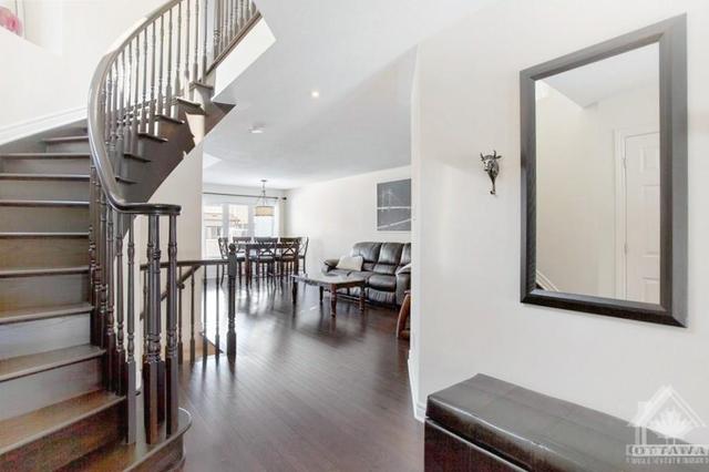 109 Calvington Ave, Townhouse with 3 bedrooms, 3 bathrooms and 3 parking in Ottawa ON | Image 3