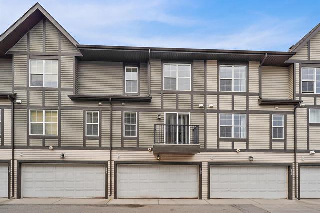 109 New Brighton Villas Se, Home with 3 bedrooms, 2 bathrooms and 2 parking in Calgary AB | Image 3