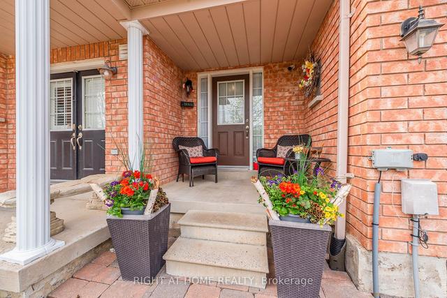 49 Oak Park Cres, House attached with 3 bedrooms, 3 bathrooms and 5 parking in Vaughan ON | Image 12