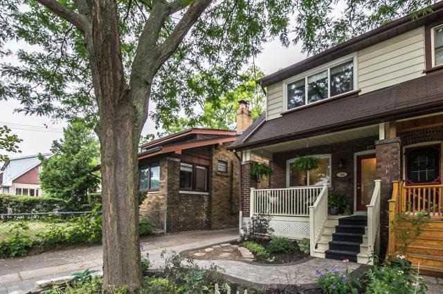 104 Oakcrest Ave, House semidetached with 3 bedrooms, 3 bathrooms and 1 parking in Toronto ON | Image 1