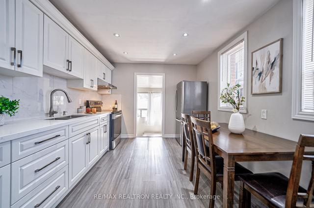 91 Yarmouth Rd, House attached with 3 bedrooms, 3 bathrooms and 3 parking in Toronto ON | Image 4
