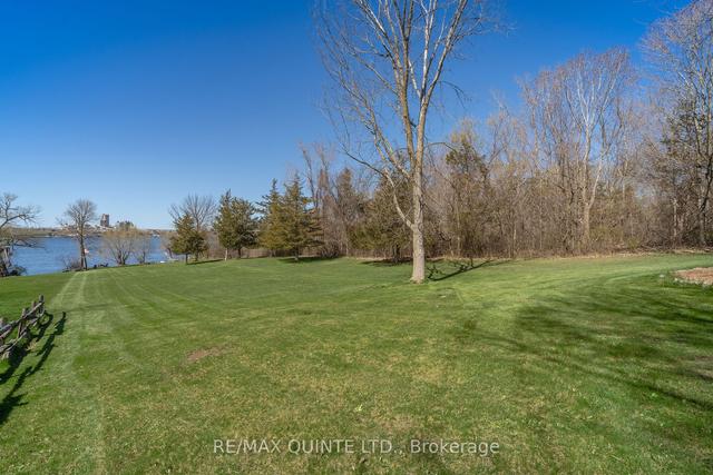 12112 Loyalist Pky, House detached with 3 bedrooms, 2 bathrooms and 6 parking in Prince Edward County ON | Image 31