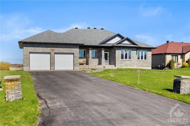 7360 Blue Water Crescent, House detached with 5 bedrooms, 5 bathrooms and 8 parking in Ottawa ON | Image 2