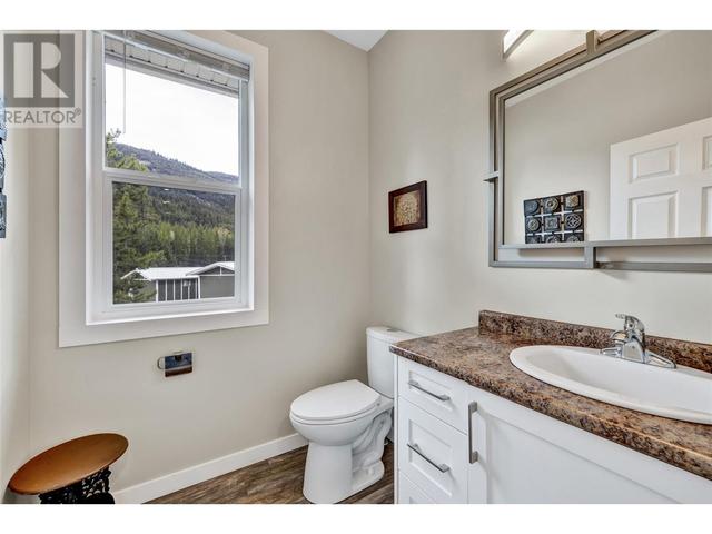 4820 33 Hwy, House detached with 5 bedrooms, 2 bathrooms and 6 parking in Kootenay Boundary E BC | Image 41