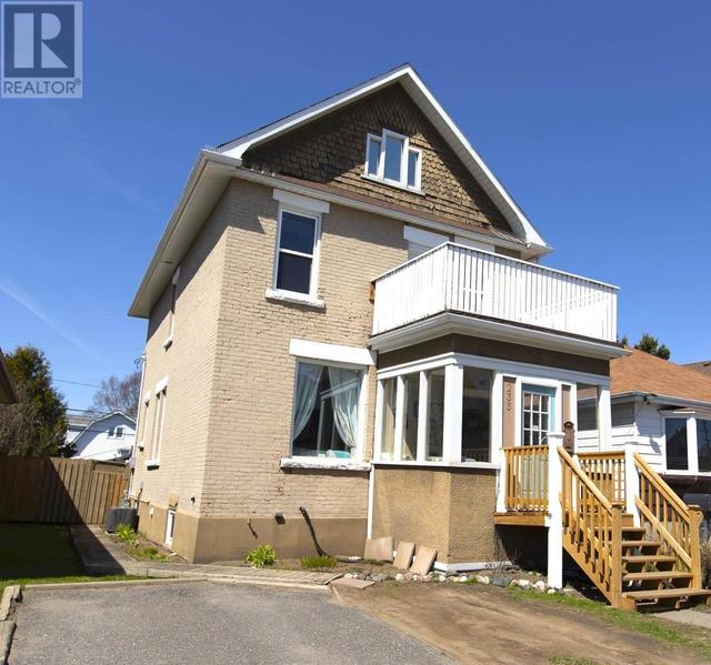 233 Harold St N, House detached with 3 bedrooms, 1 bathrooms and null parking in Thunder Bay ON | Image 2