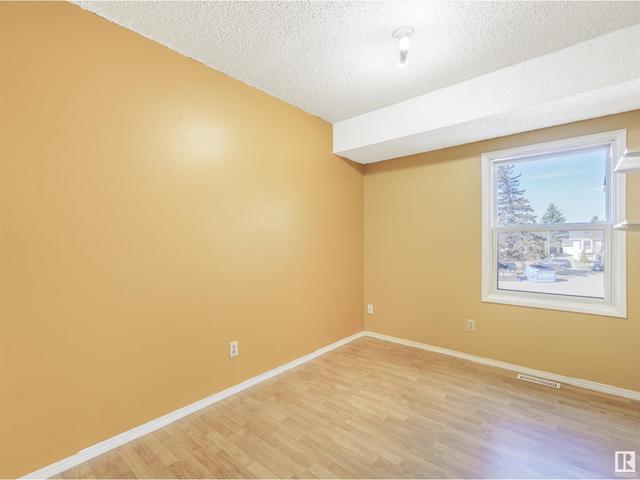 5 Willowdale Pl Nw, House attached with 3 bedrooms, 1 bathrooms and 2 parking in Edmonton AB | Image 33