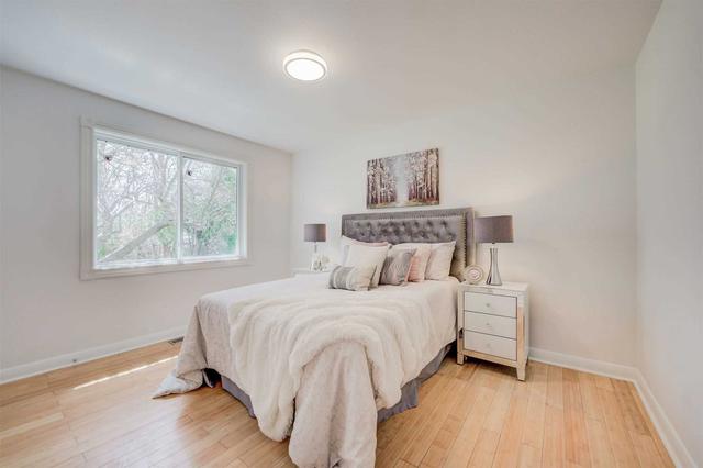 7 Collingwood St, House detached with 3 bedrooms, 4 bathrooms and 5 parking in Toronto ON | Image 3