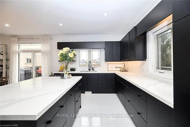 31 Bergenstein Cres, House detached with 4 bedrooms, 4 bathrooms and 4 parking in Pelham ON | Image 3