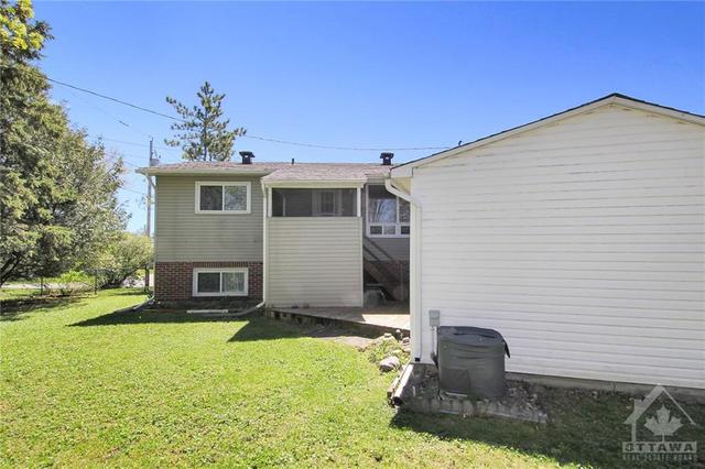 451 Joseph St, House detached with 3 bedrooms, 2 bathrooms and 4 parking in Carleton Place ON | Image 26