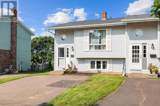 60 Hutchinson Crt, House semidetached with 3 bedrooms, 1 bathrooms and null parking in Charlottetown PE | Image 2