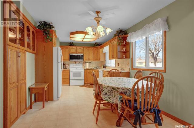 40 Upland Dr, House detached with 4 bedrooms, 2 bathrooms and null parking in Regina SK | Image 6