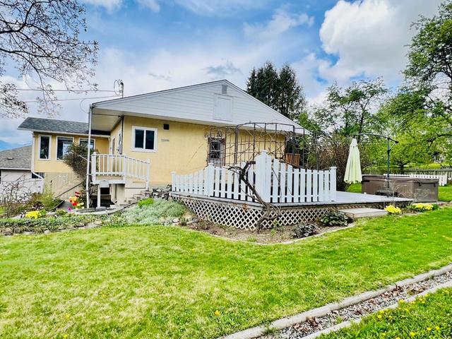 210 21st Avenue S, House detached with 3 bedrooms, 2 bathrooms and 3 parking in Creston BC | Image 10