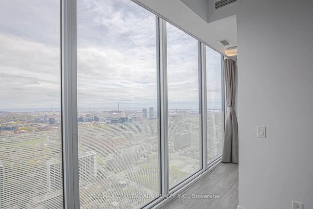 5303 - 181 Dundas St E, Condo with 2 bedrooms, 1 bathrooms and 1 parking in Toronto ON | Image 7