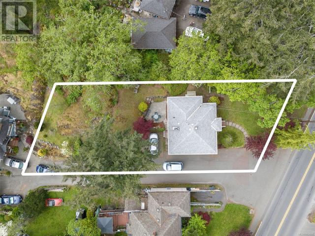 1087 Burnside Rd W, House detached with 2 bedrooms, 1 bathrooms and 4 parking in Saanich BC | Image 4