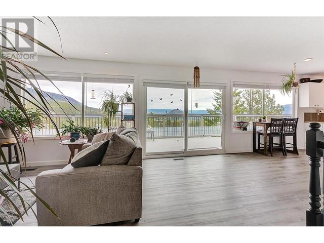 3273 Mcleod Rd, House detached with 5 bedrooms, 2 bathrooms and 1 parking in West Kelowna BC | Image 8